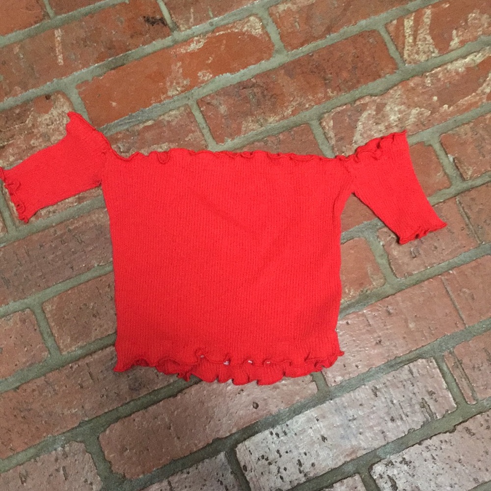 Red over the shoulder crop